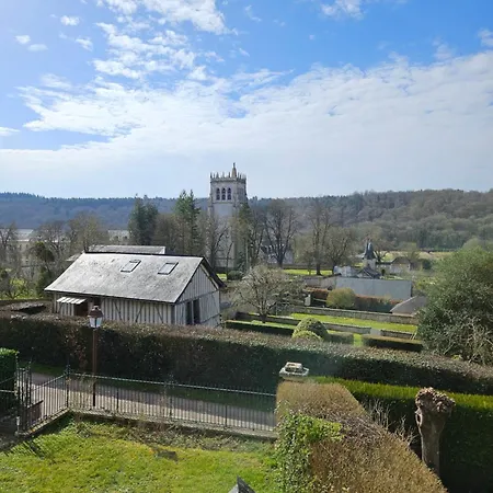 Dom wakacyjny Maison Normande Au Coeur Du Bec-Hellouin Vue Sur L'Abbaye